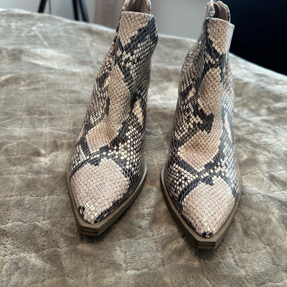 Vince Camuto Gigietta Booties - Picture 4 of 4